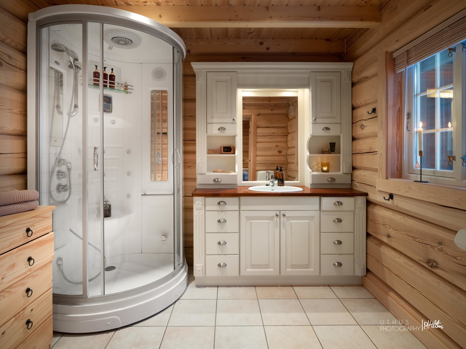 Bad i tilknytning til hovedsoverom Galleribilde