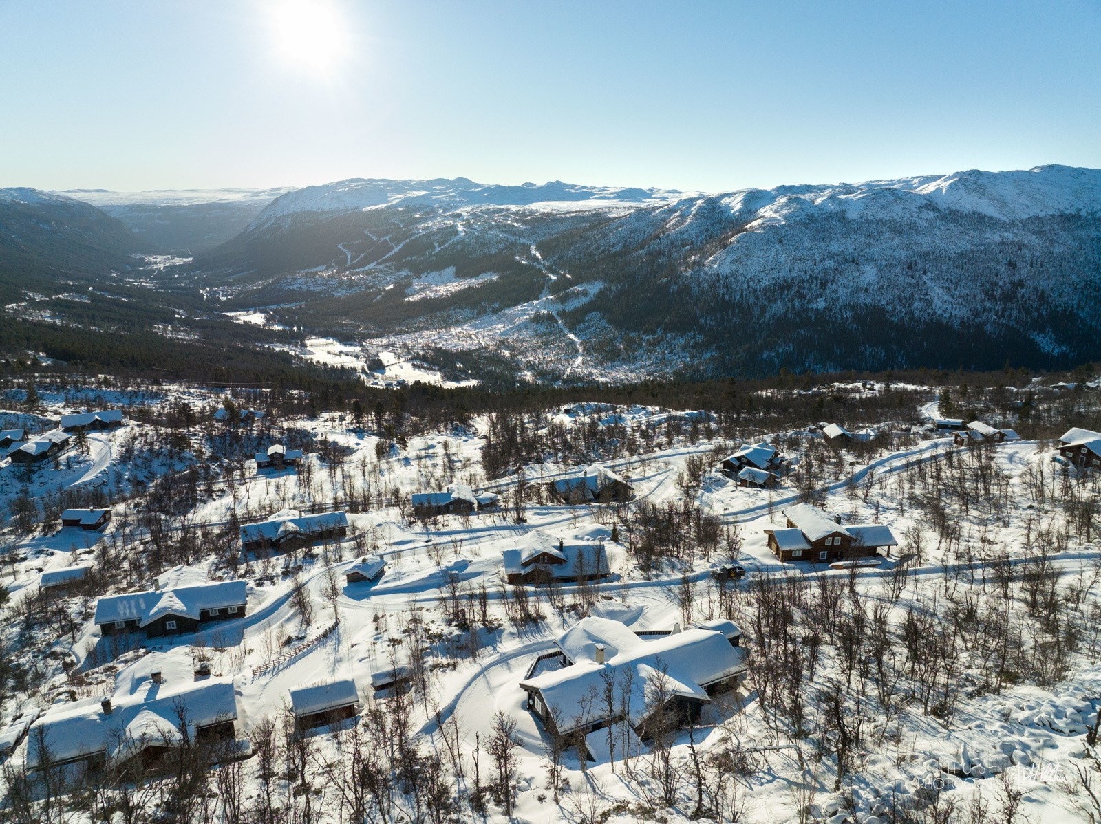 Hytten ligger øverst og helt usjenert Galleribilde