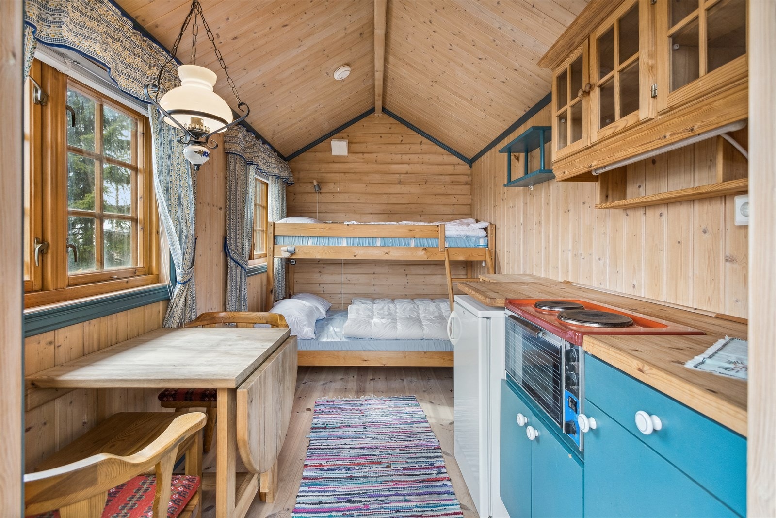 Soverom/oppholdsrom i annekset. Galleribilde