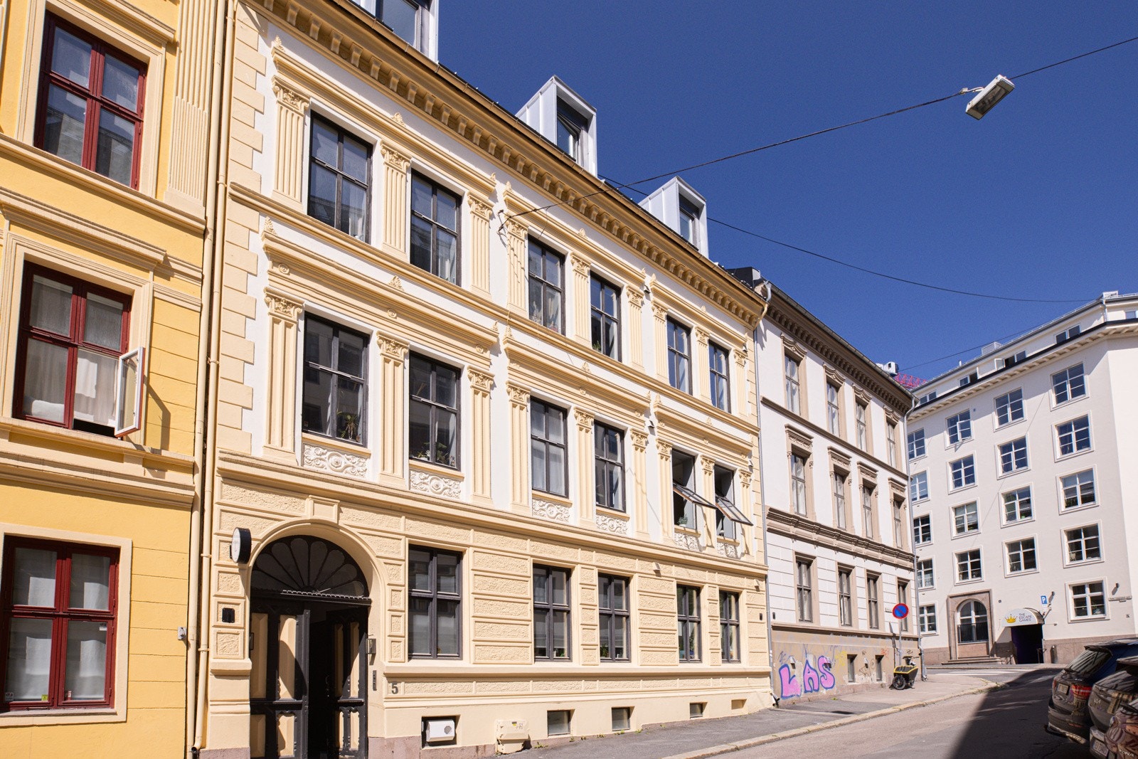 Fasade mot gate. Galleribilde