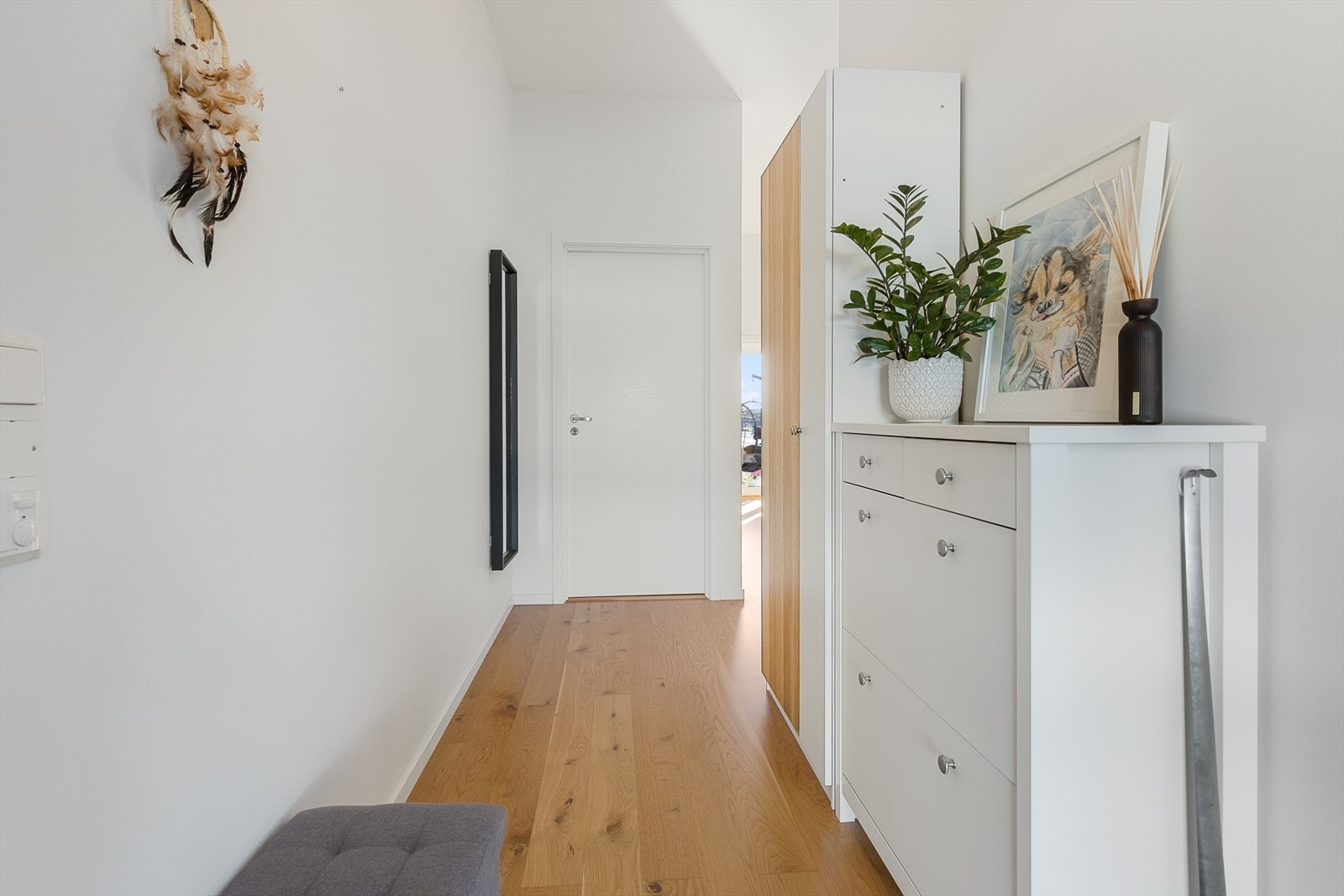 I enden av gangen finner man en praktisk bod som egner seg godt til oppbevaring. Galleribilde