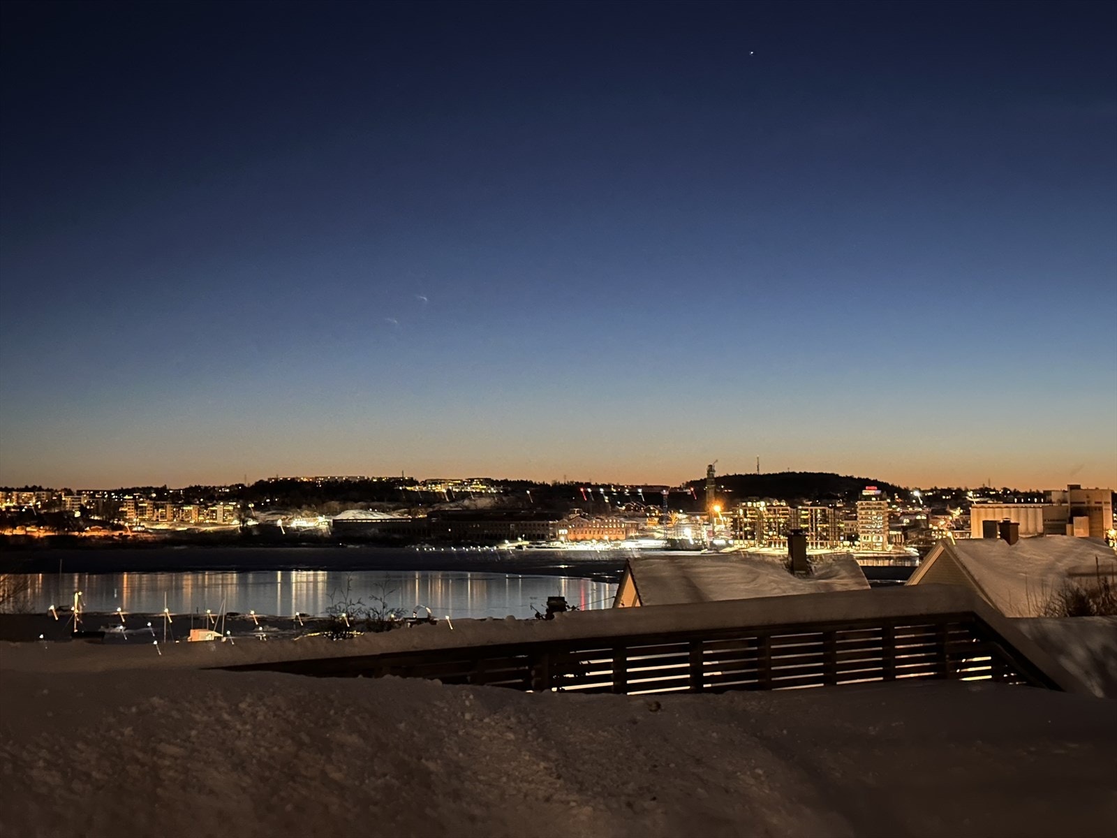 Selgers private bilde. Lysene fra Moss skaper en flott atmosfære. Galleribilde