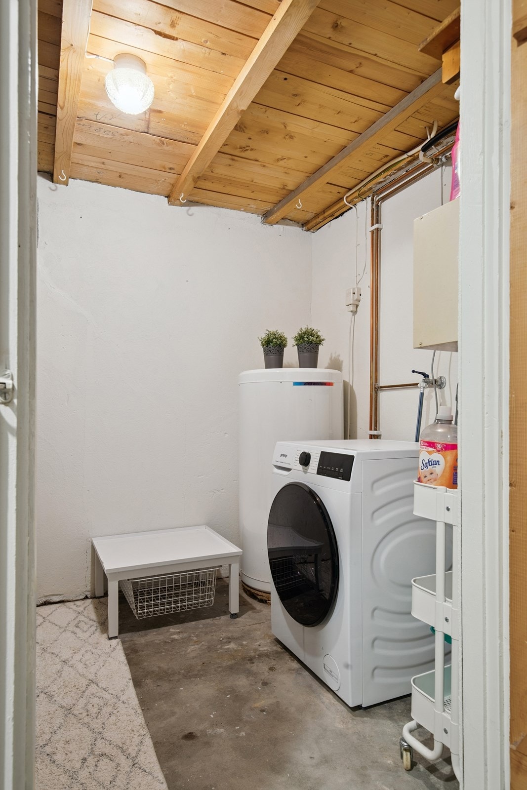 Vaskerom i kjeller, her er også varmtvannsbereder plassert. Galleribilde