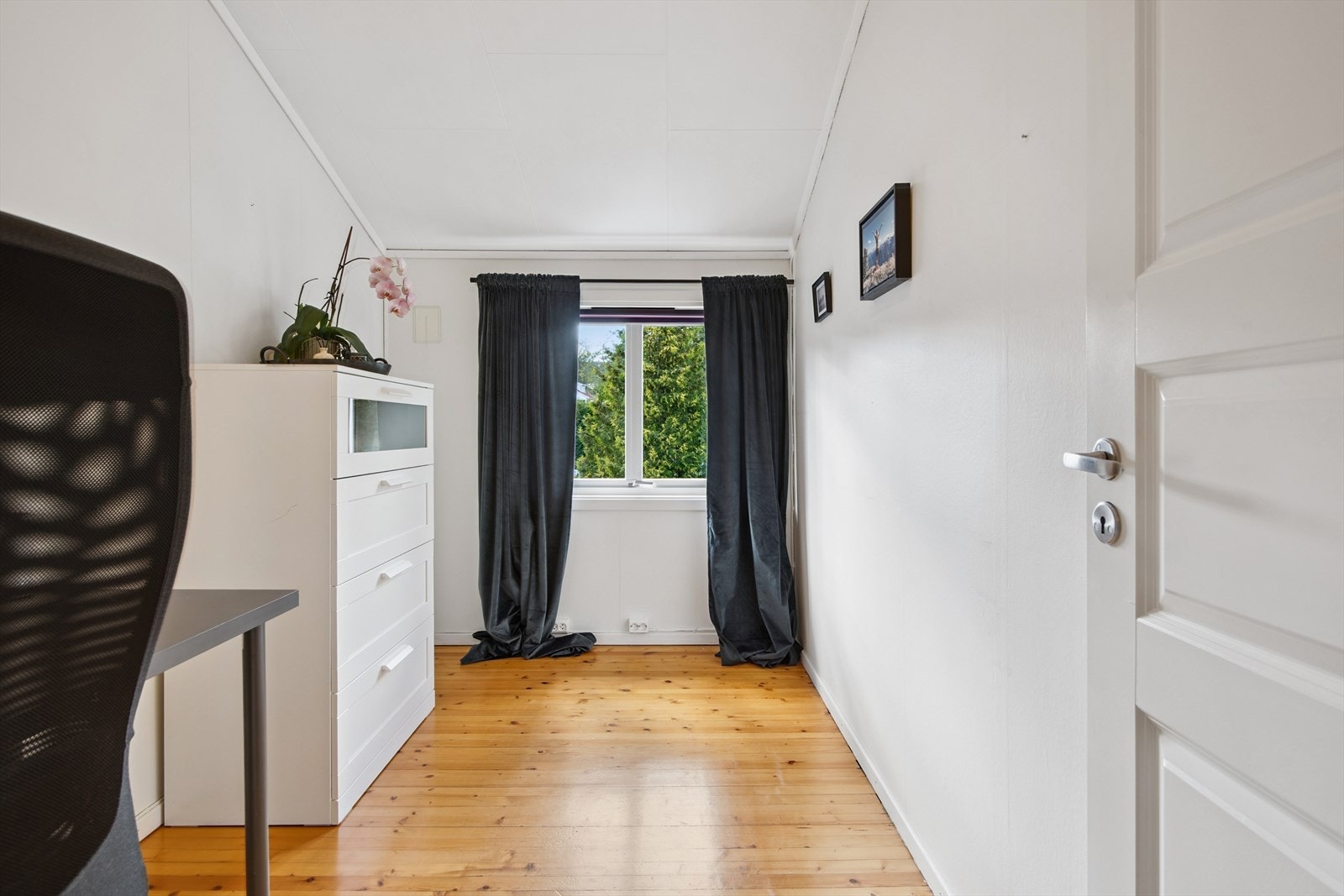 Soverom/kontor i 2. etasje. Galleribilde