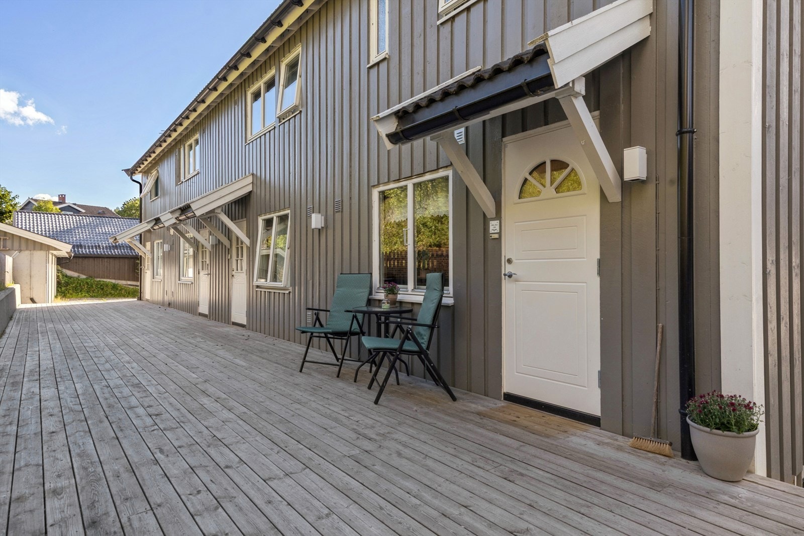 Felles inngangsparti med platting. Galleribilde