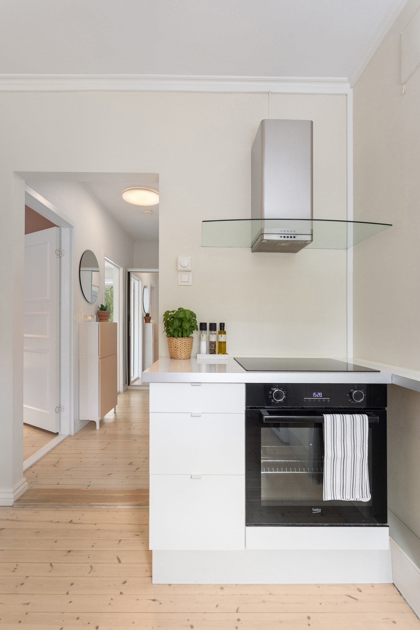 Her får du godt med både oppbevaring- og benkeplass. Galleribilde