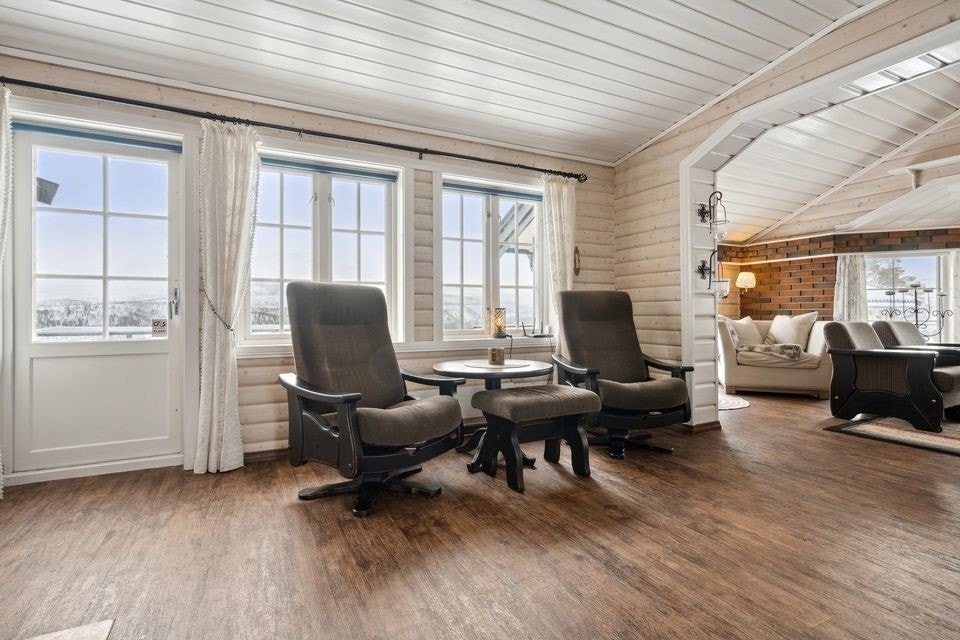 Fra stuen er det utgang til verandaen Galleribilde