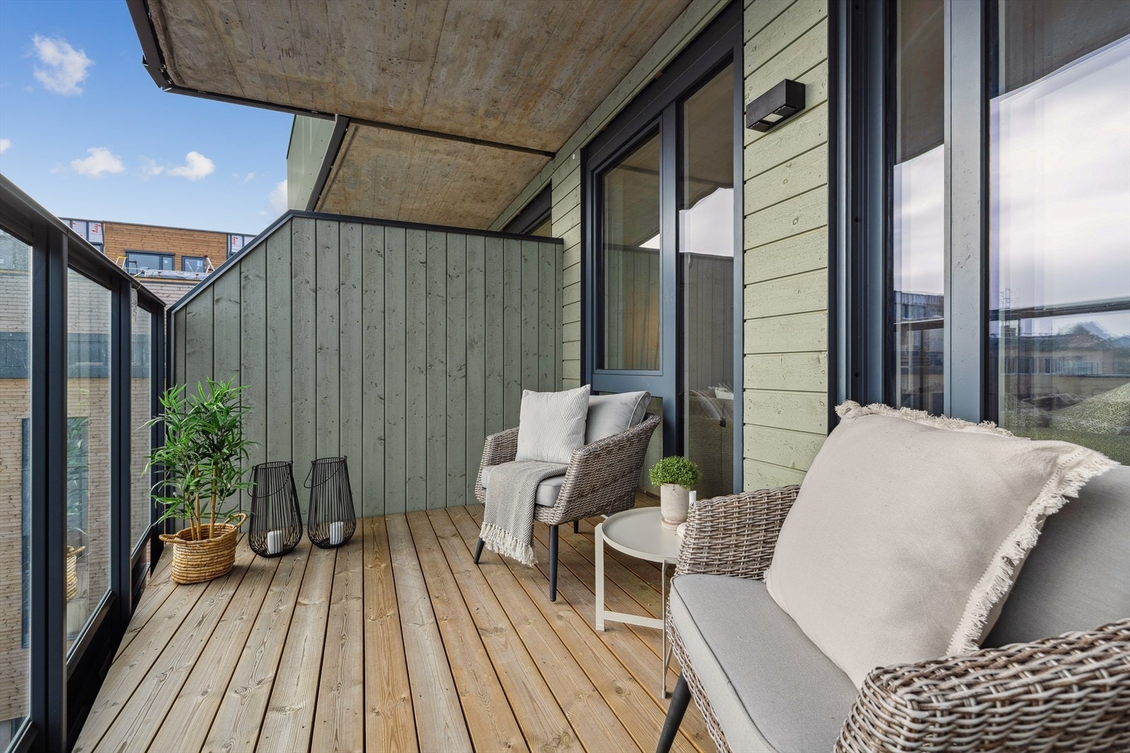 Dette er en meget attraktiv lys og fin 2-roms andelsleilighet med balkong som har utsikt mot sjøen. Galleribilde