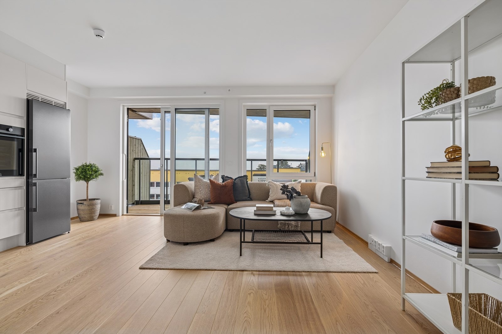 Stuen har plass til flere møbleringsmuligheter for å skape den stuen du selv ønsker. Galleribilde