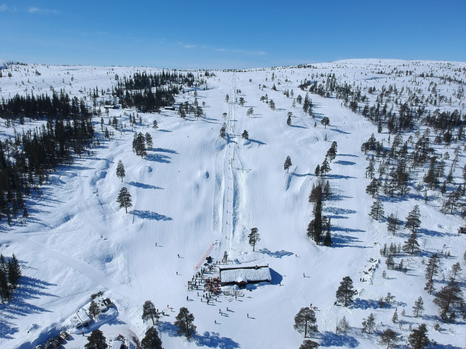 Like bortenfor hytta er også Blefjellheisen med 3 nedfarter Galleribilde