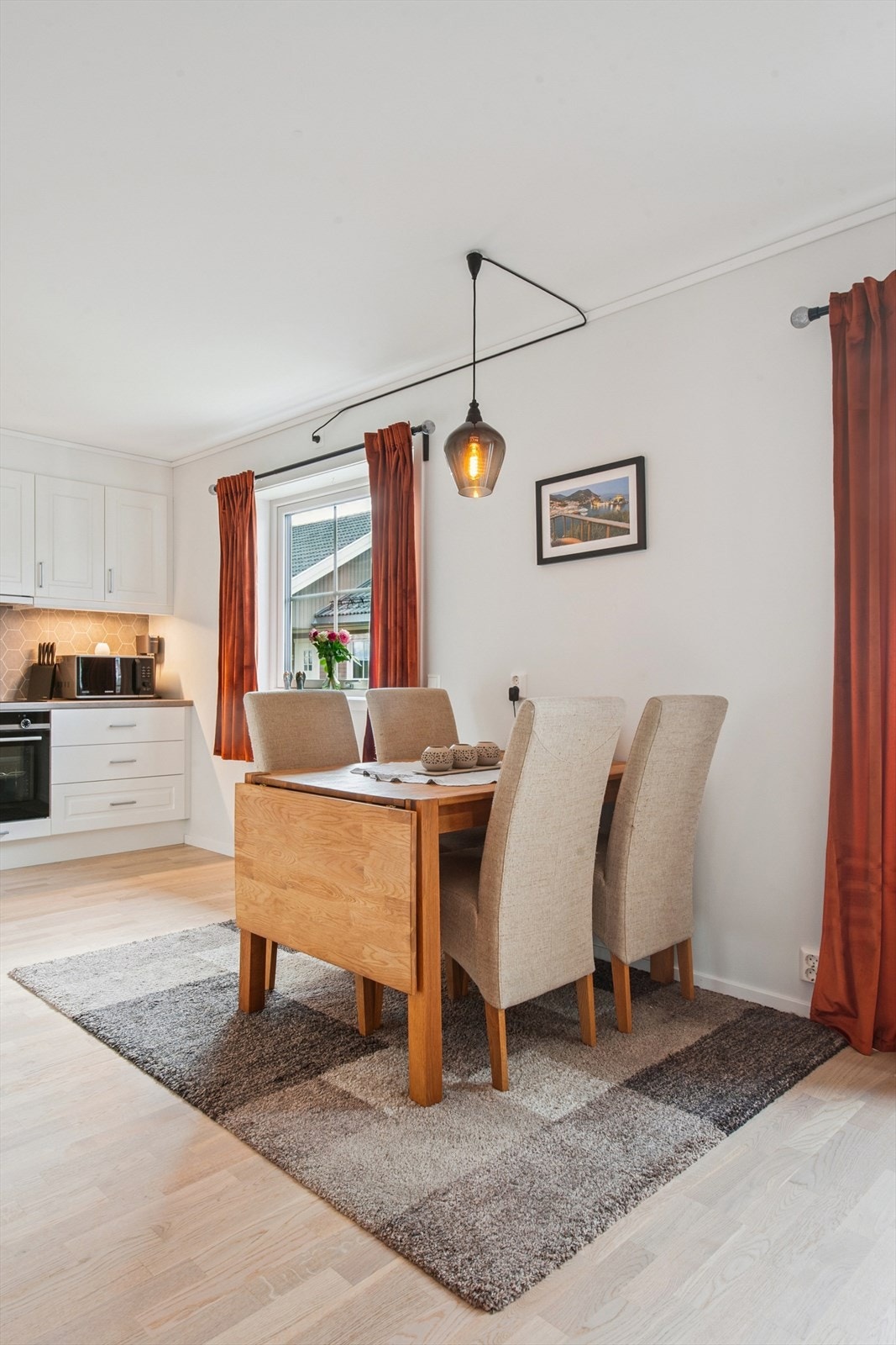 En lys og trivelig plass for måltider. Galleribilde