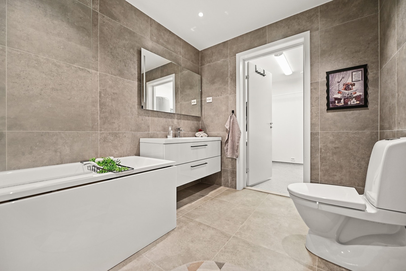 I boligen er det to bad av god standard - perfekt i hverdagen. Galleribilde