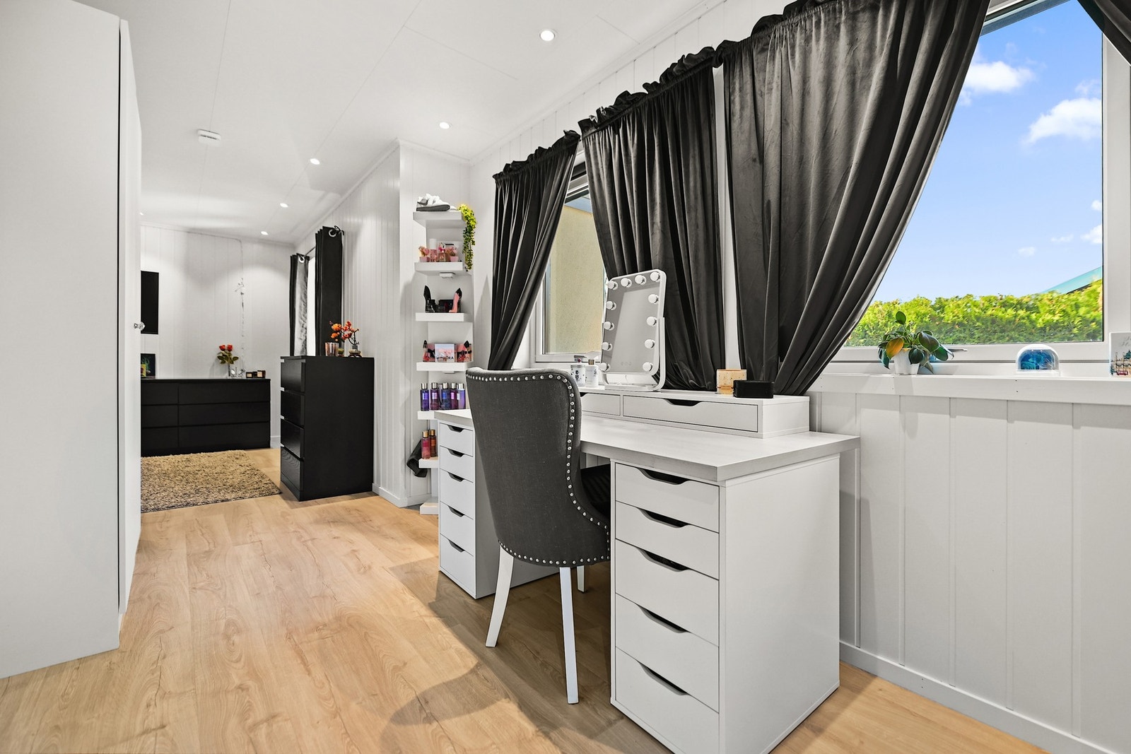 Her er det også plass til sminkekrok eller skrivepult. Galleribilde