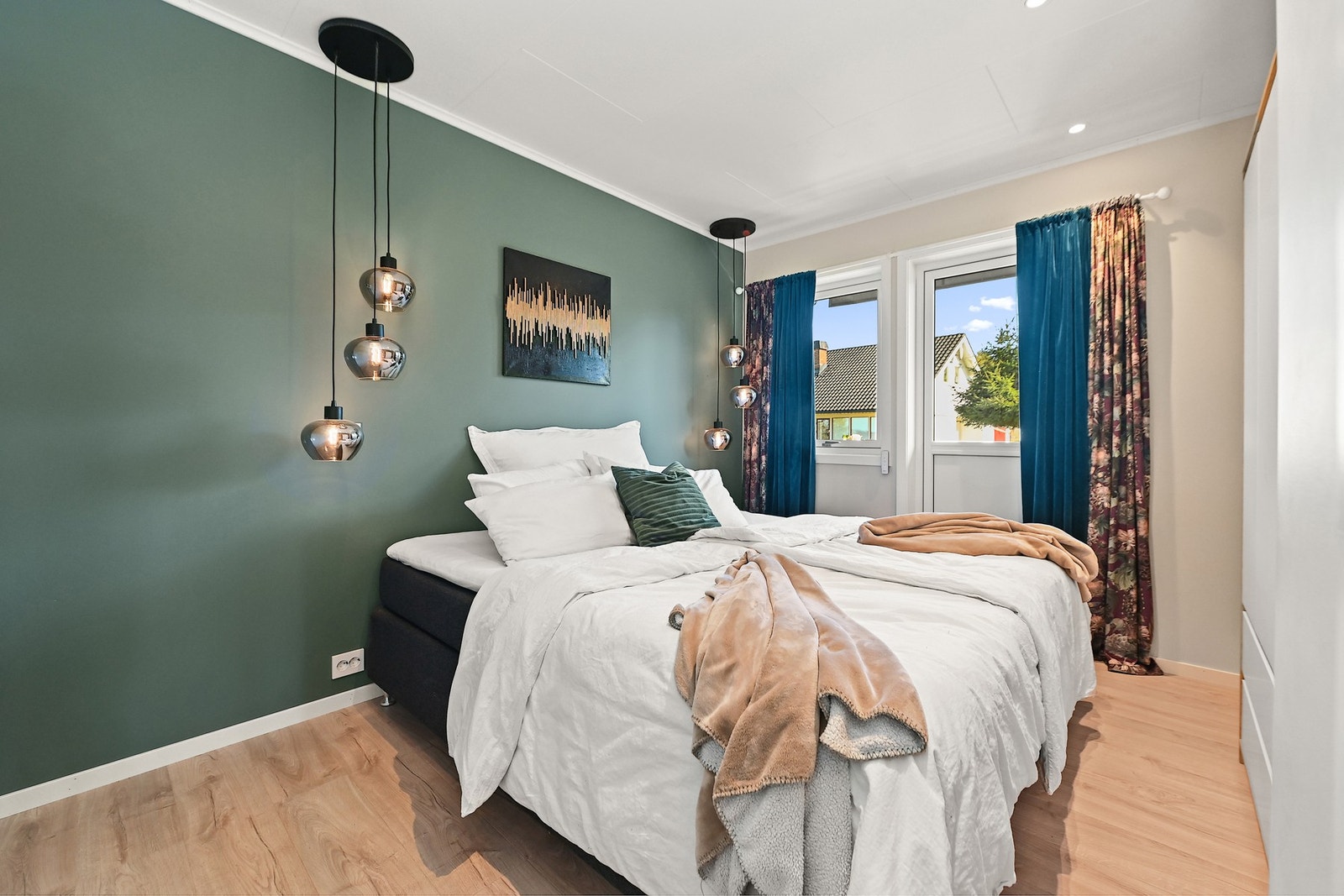 Soverom i god størrelse med plass til dobbeltseng og skapløsning. Galleribilde