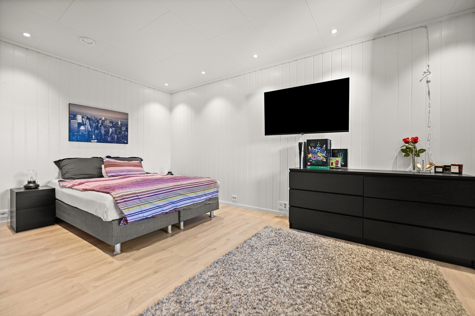 To store soverom i underetasjen Galleribilde