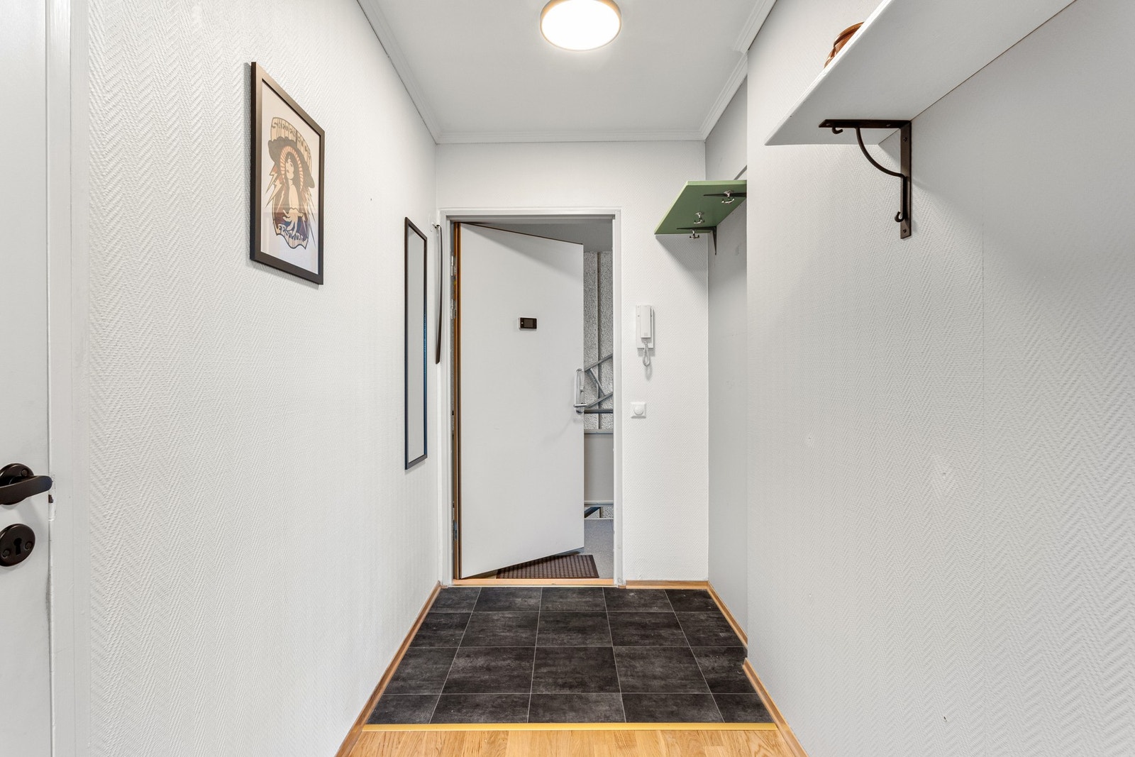 Innbydende entrè på 5,5m². Galleribilde