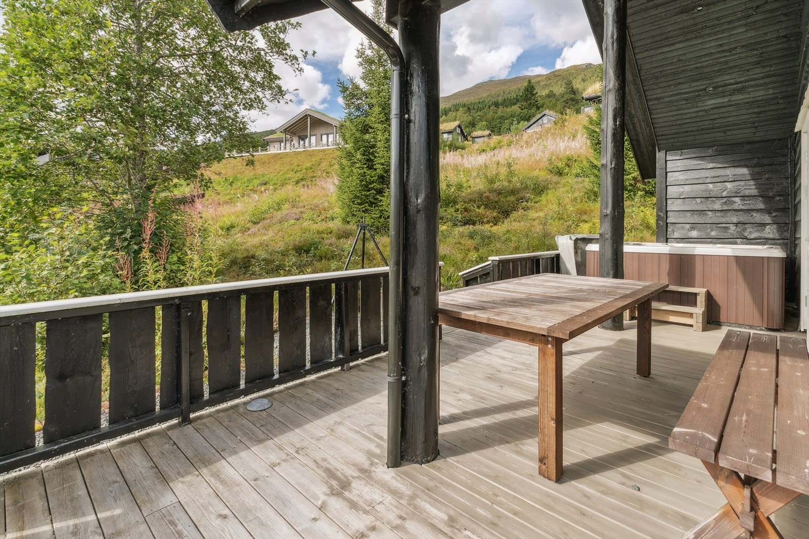 Her sit du lunt og fint!
Perfekt å sitje her å planlegge turar i skog og mark, til fjells eller med eller utan ski på beina. Galleribilde