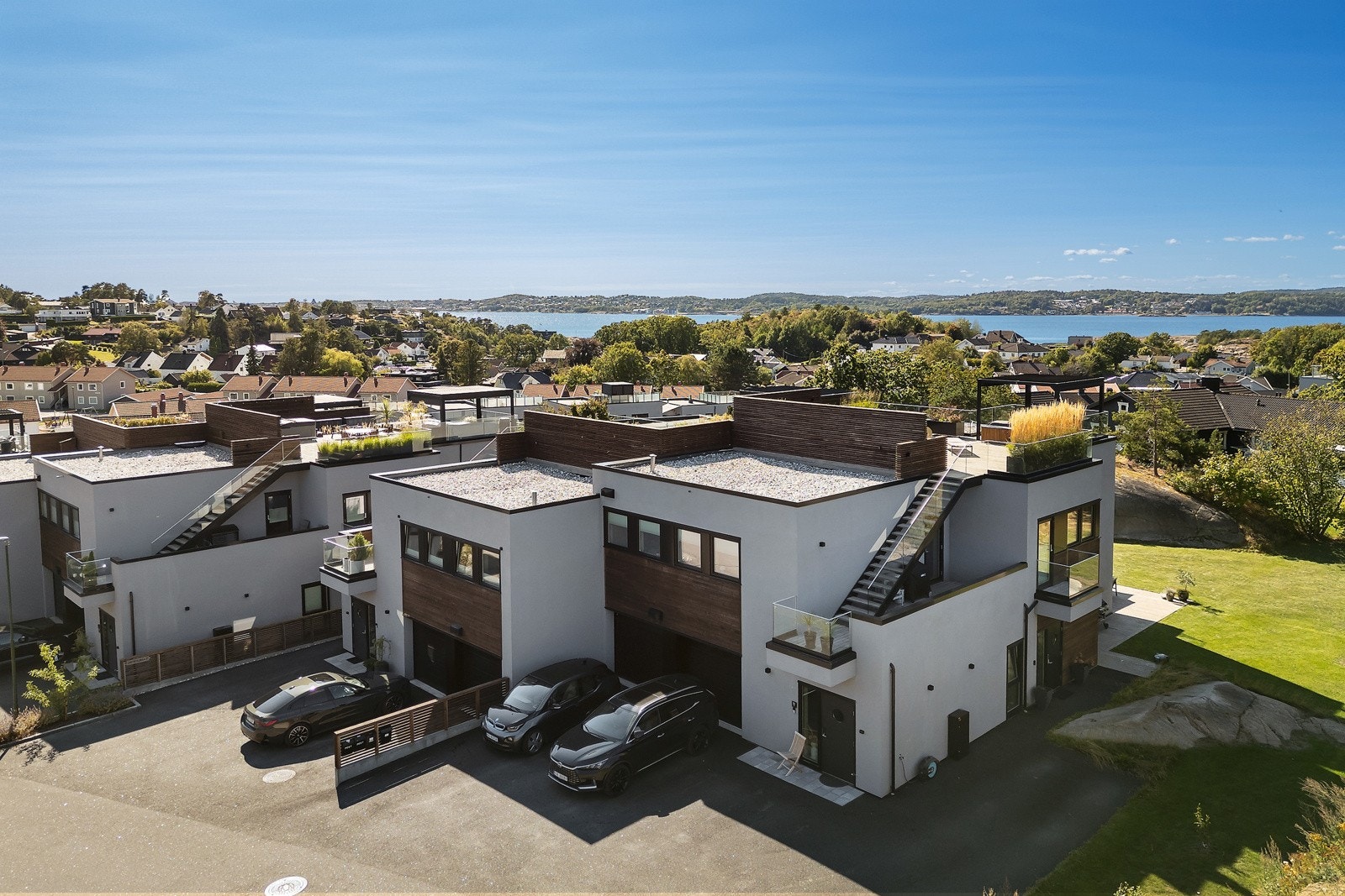 Leiligheten ble oppført i 2020 og er en del av et lite sameie bestående av fire seksjoner. Galleribilde