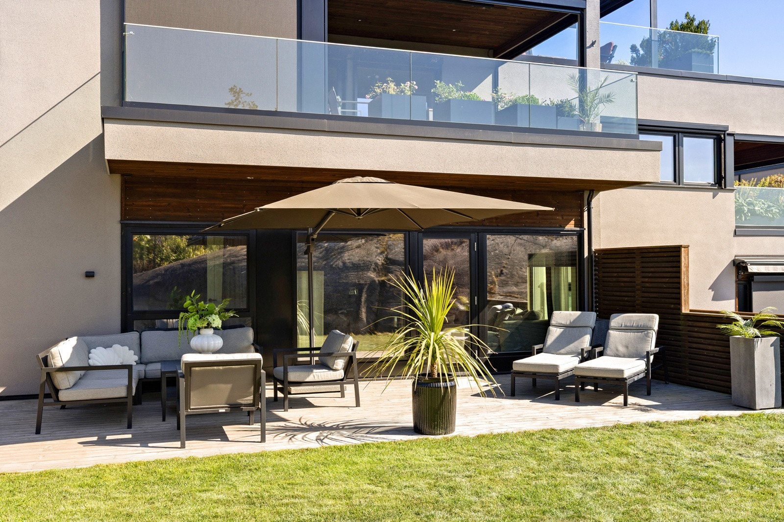 Leiligheten ligger i byggets 1. etasje og har en praktisk planløsning med alt på ett plan. Galleribilde