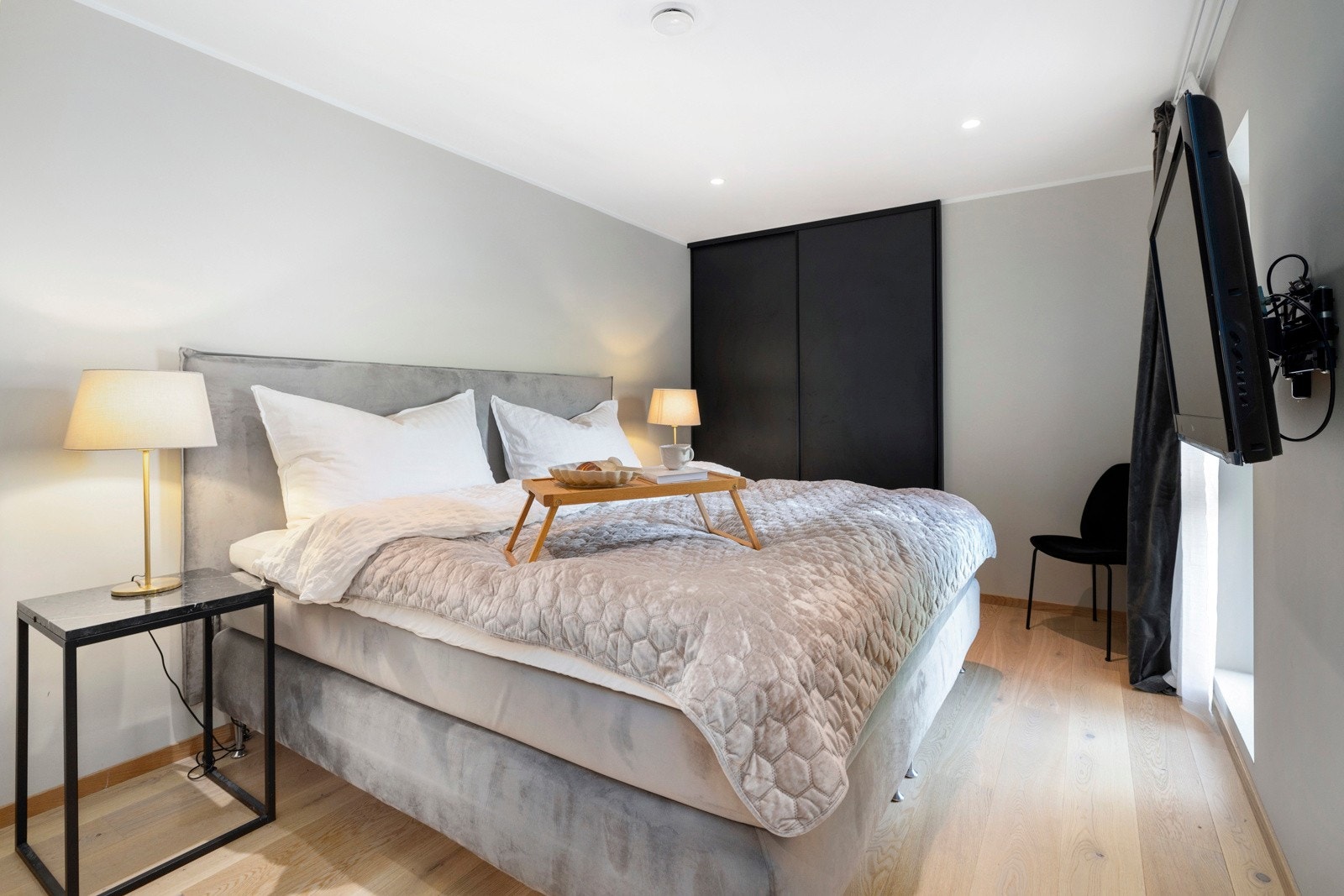 Leiligheten byr på tre innbydende soverom. Galleribilde