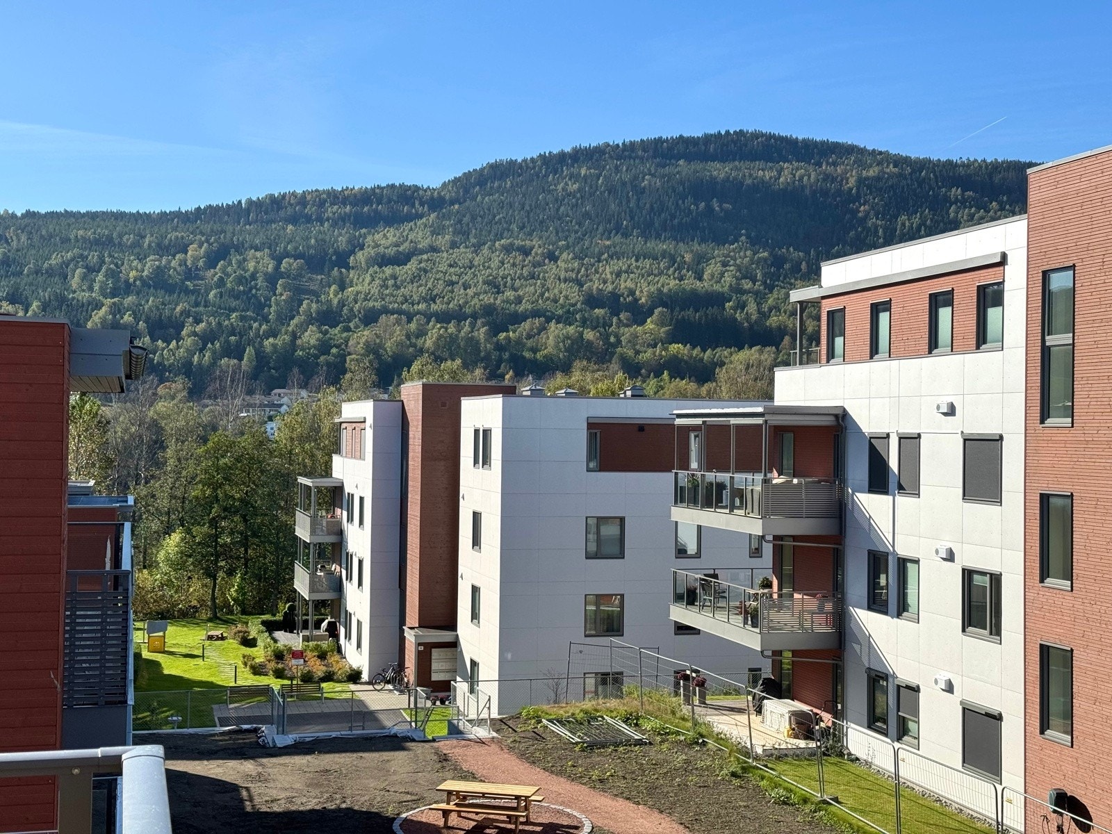 Fra leiligheten er det glimt av elva Galleribilde