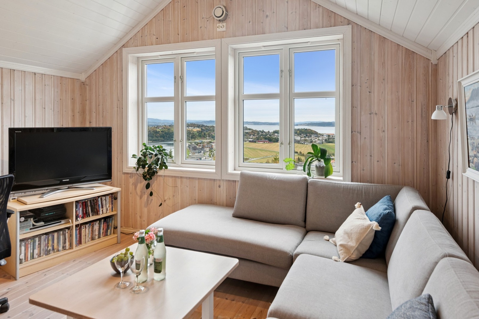 Fra loftstua har man også flott utsikt mot byen og Trondheimsfjorden. Galleribilde