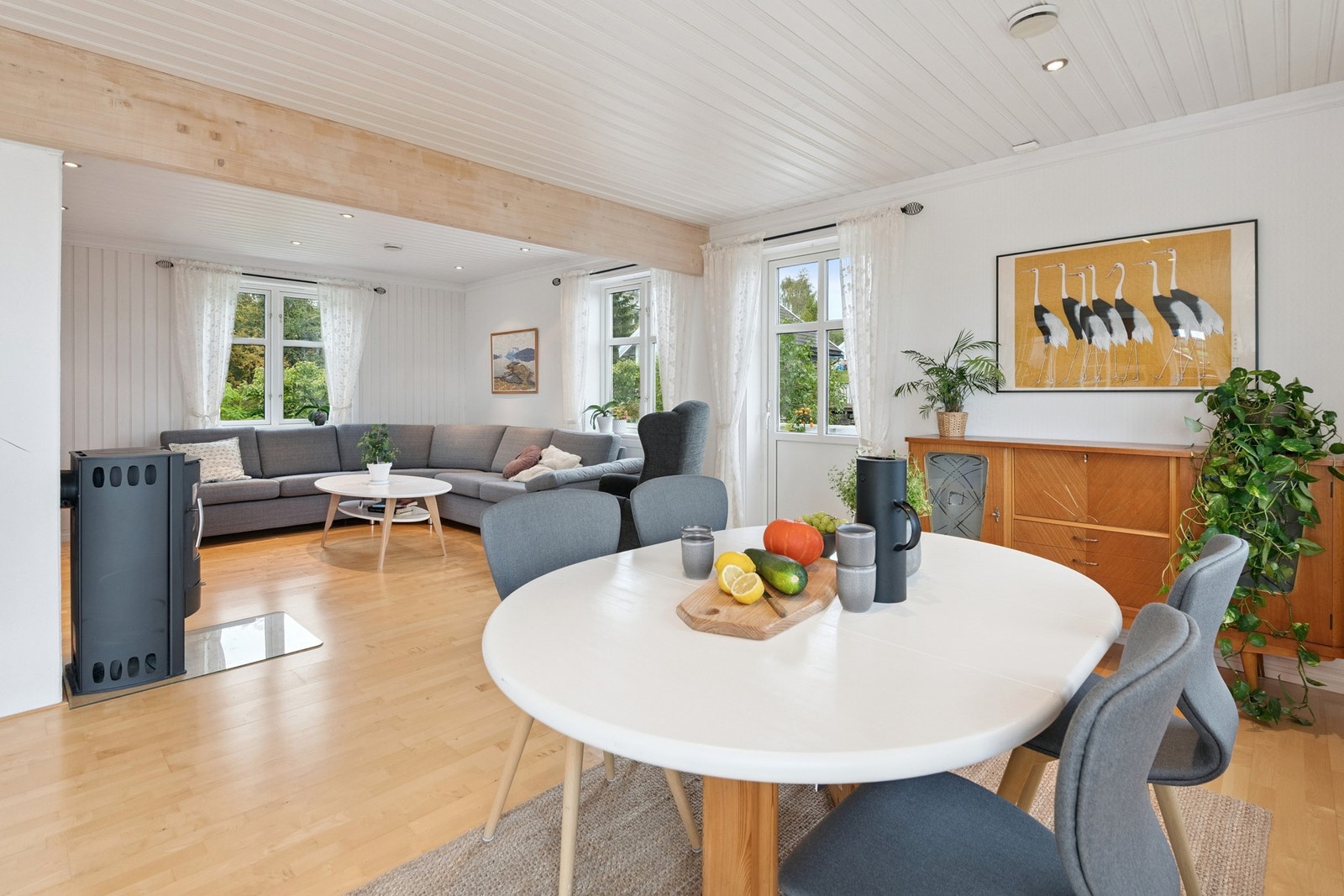 Peis på stue gir lun stemning på kjølige dager. Galleribilde