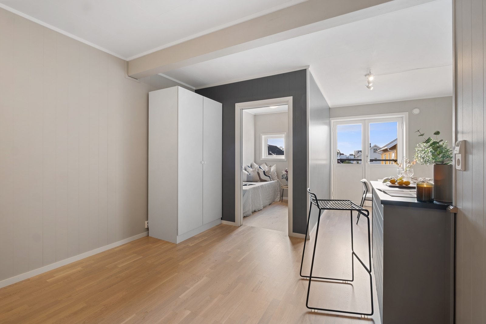 Soverom har inngang fra stue/kjøkken. Galleribilde