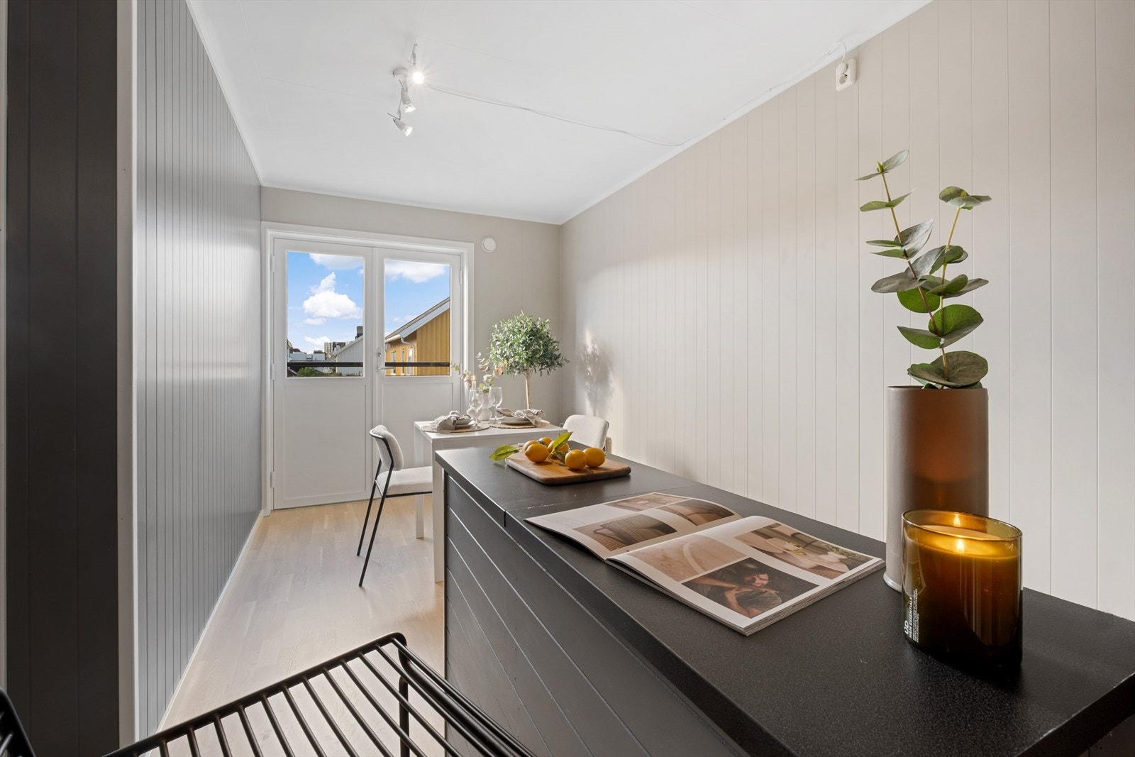 Godt med benkeplass på kjøkken. Galleribilde