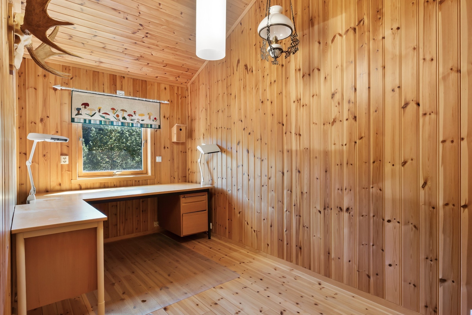 Annekset er oppdelt med delingsvegg. Innerste del har tidlige vært brukt som kontor. Galleribilde