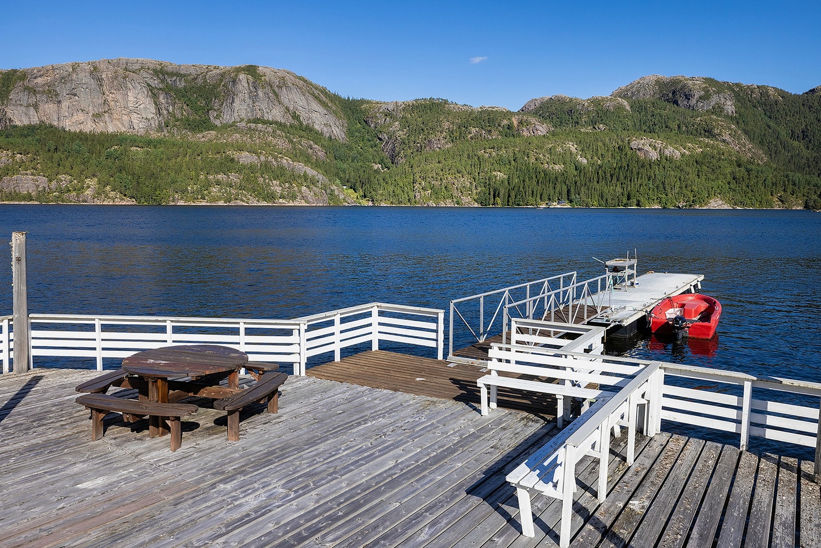 Brygge like nedenfor tunet. Galleribilde