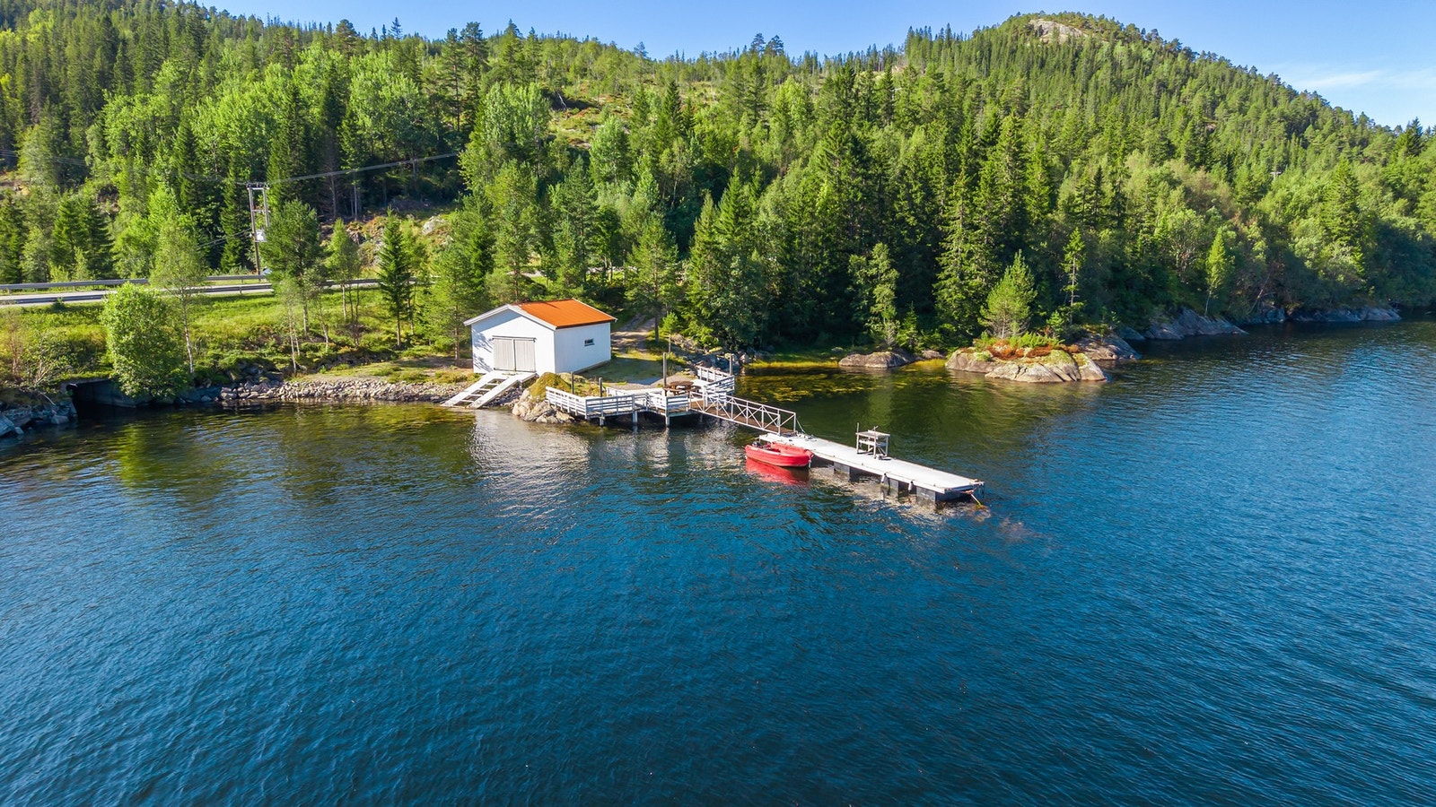 Brygge like nedenfor tunet. Galleribilde