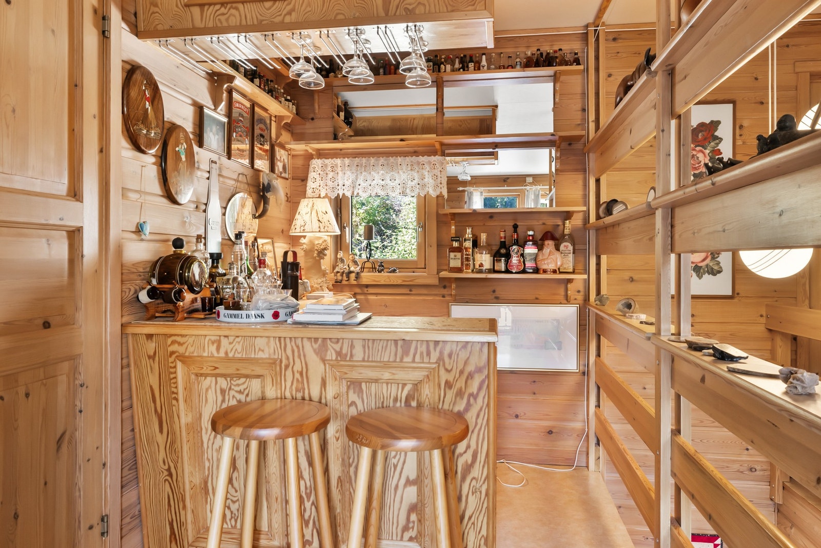 Barløsning i tilknytning til loftstue. Galleribilde