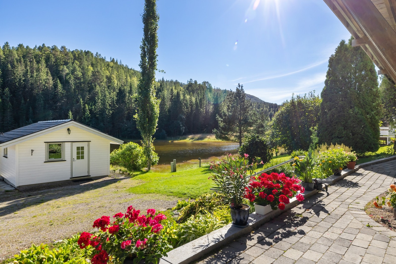 Pent opparbeidet uteområe. Galleribilde