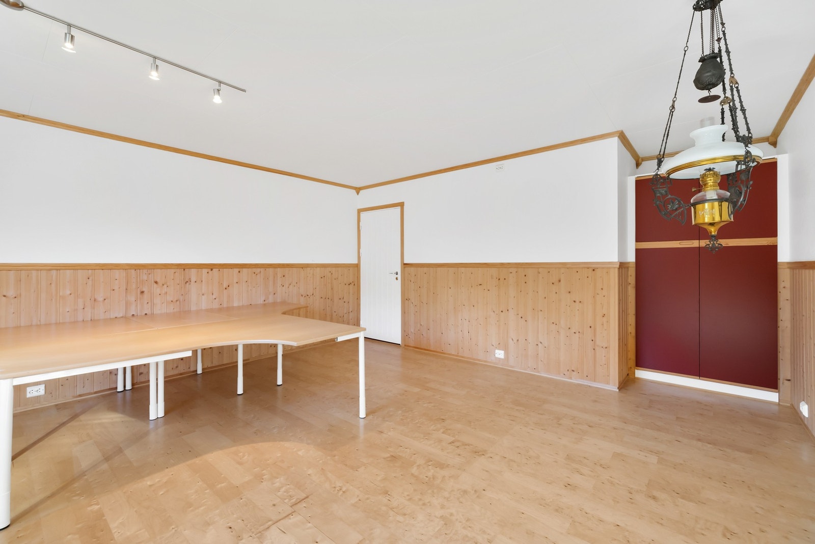 Arbeidsrom i 2. etasje av redskapshus oppført i 2001. Galleribilde