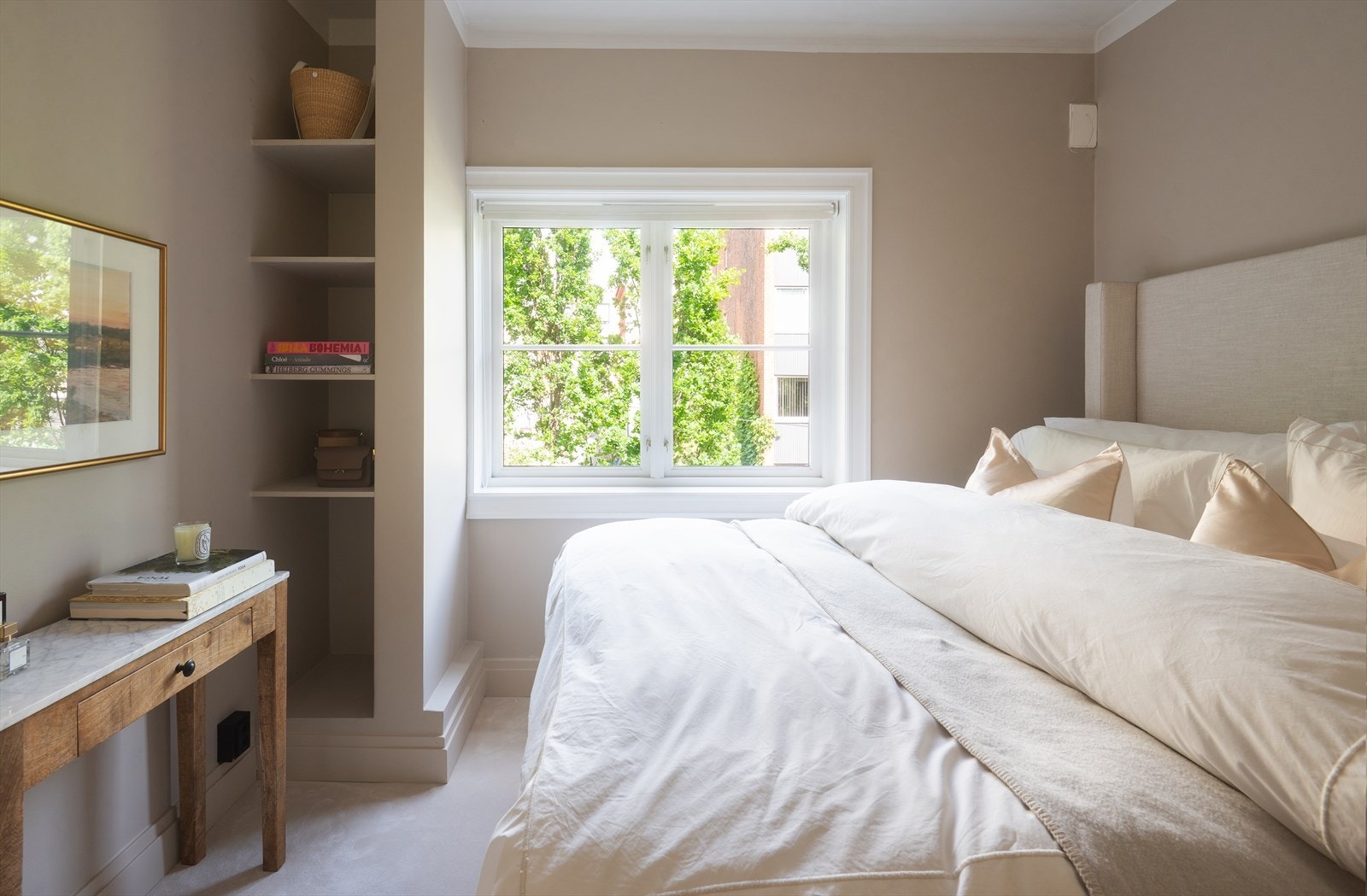 Soverommet har god plass til dobbeltseng. Galleribilde