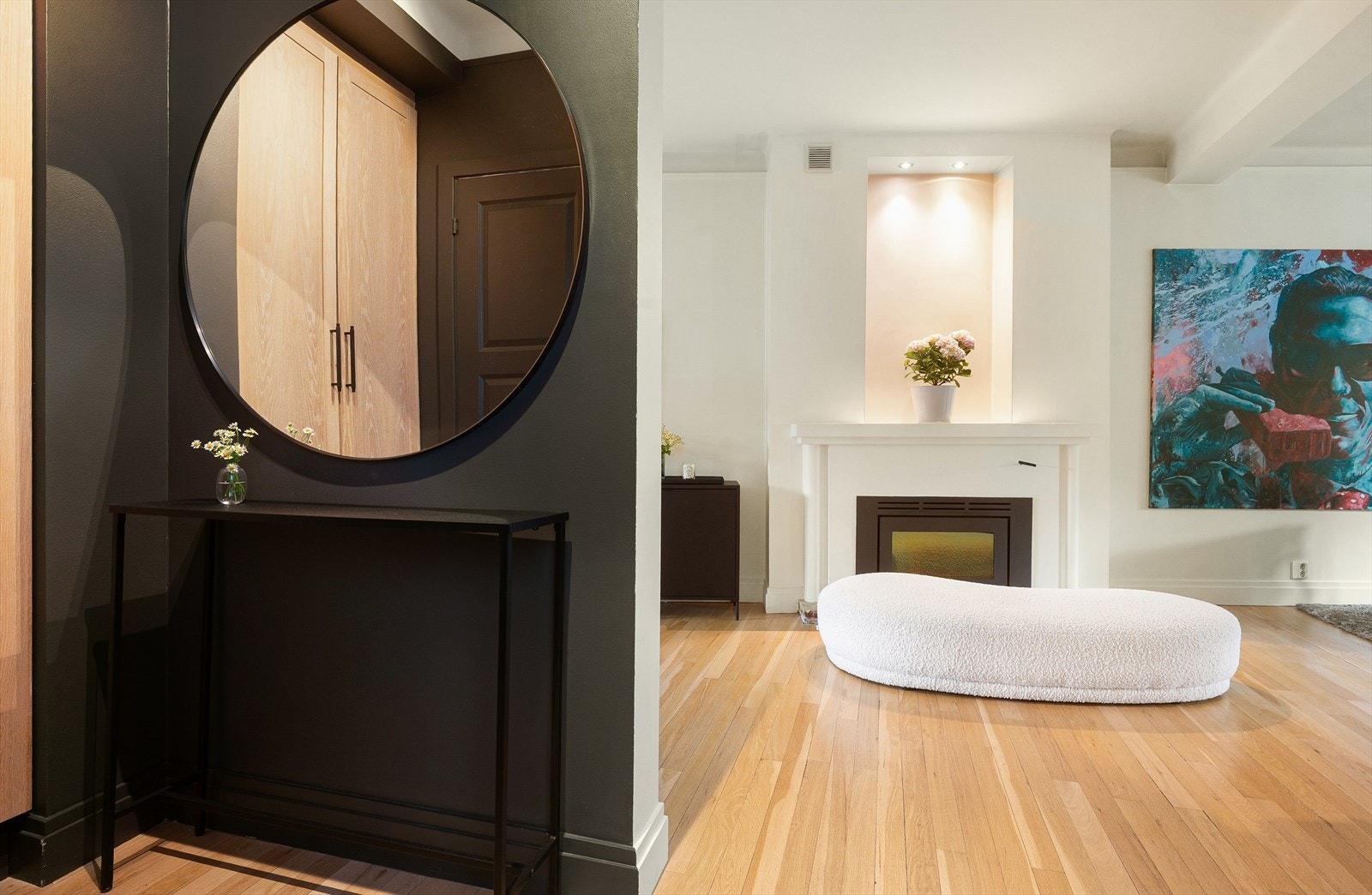 Entréen gir et svært godt førsteinntrykk av leiligheten. Galleribilde