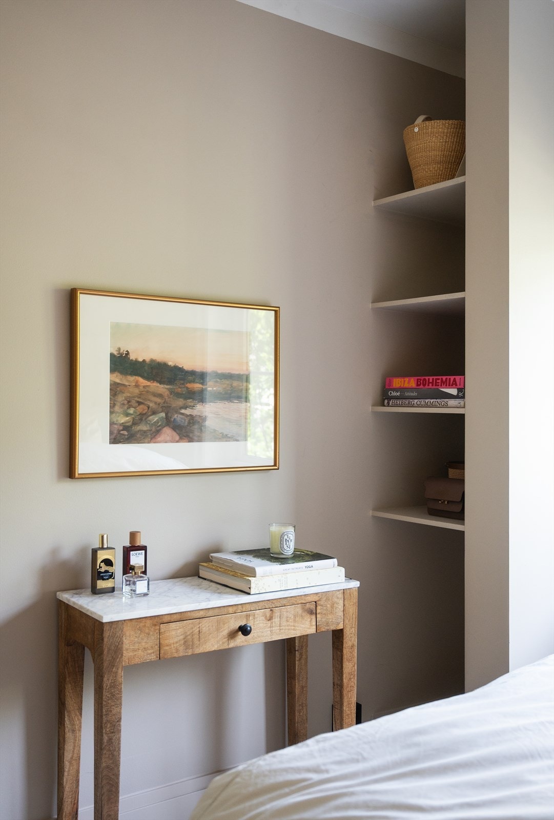 Praktiske og gjennomtenkte løsninger er gjennomgående i denne leiligheten. Galleribilde