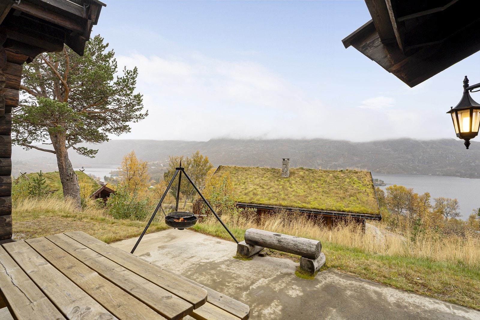 Flott hytte med utsiktsbeliggenhet på Listøyl Galleribilde