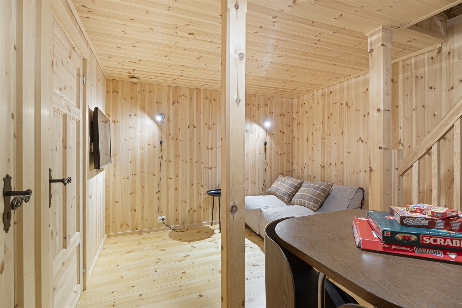 Innredet rom brukt som kjellerstue Galleribilde