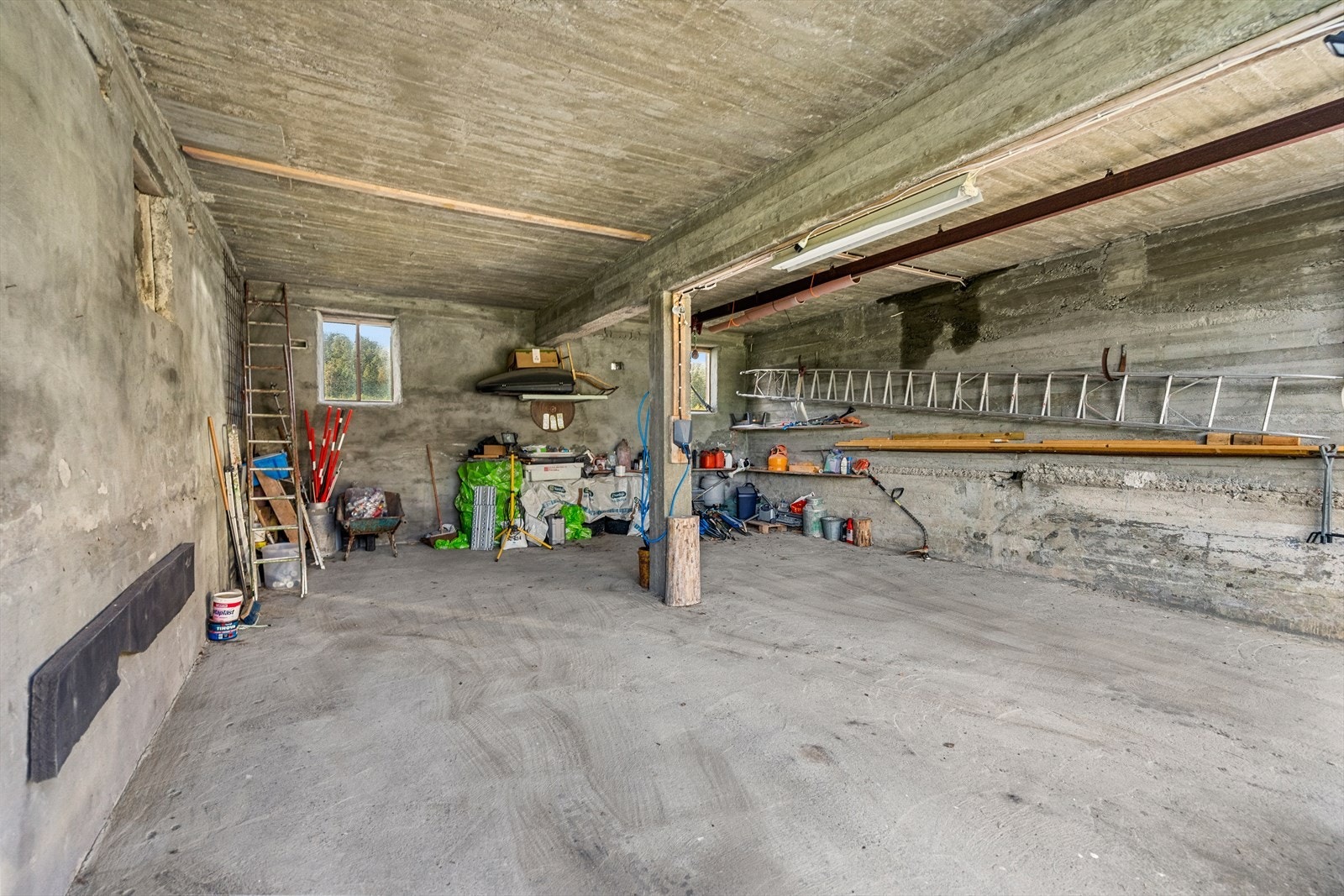 Garasjedel i driftsbygning Galleribilde