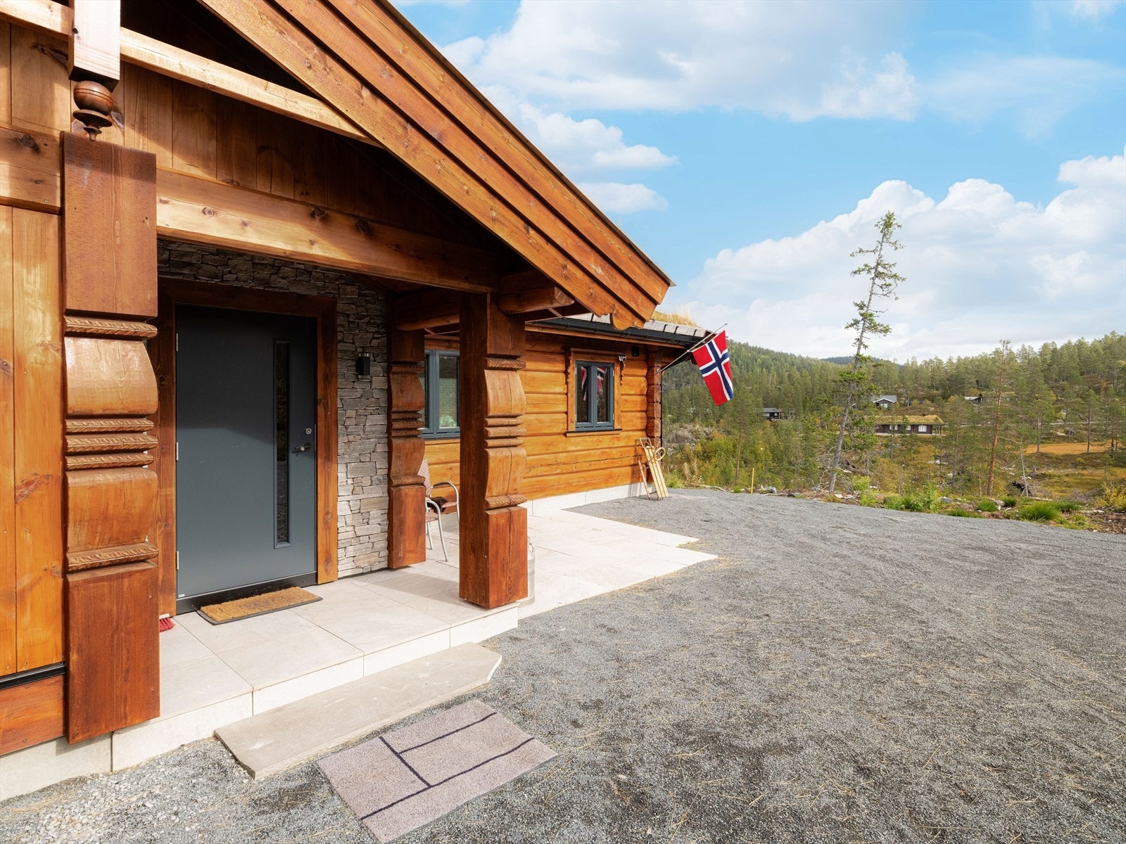 Nydelig utsiktstomt i naturskjønne omgivelser med meget gode solforhold. Galleribilde