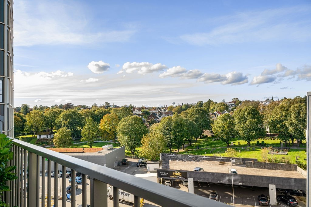 Balkongene er solrike, her får du sol fra tidlig morgen til sen kveld på sommeren. Galleribilde