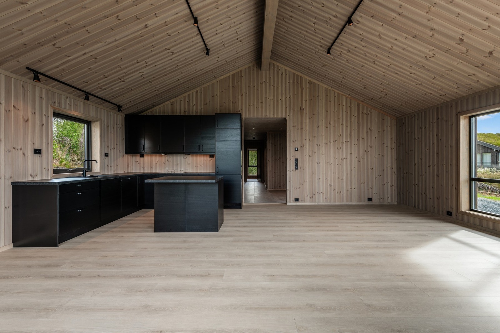 Den åpne løsning gjør de sosiale sammenkomstene ekstra hyggelige. Galleribilde