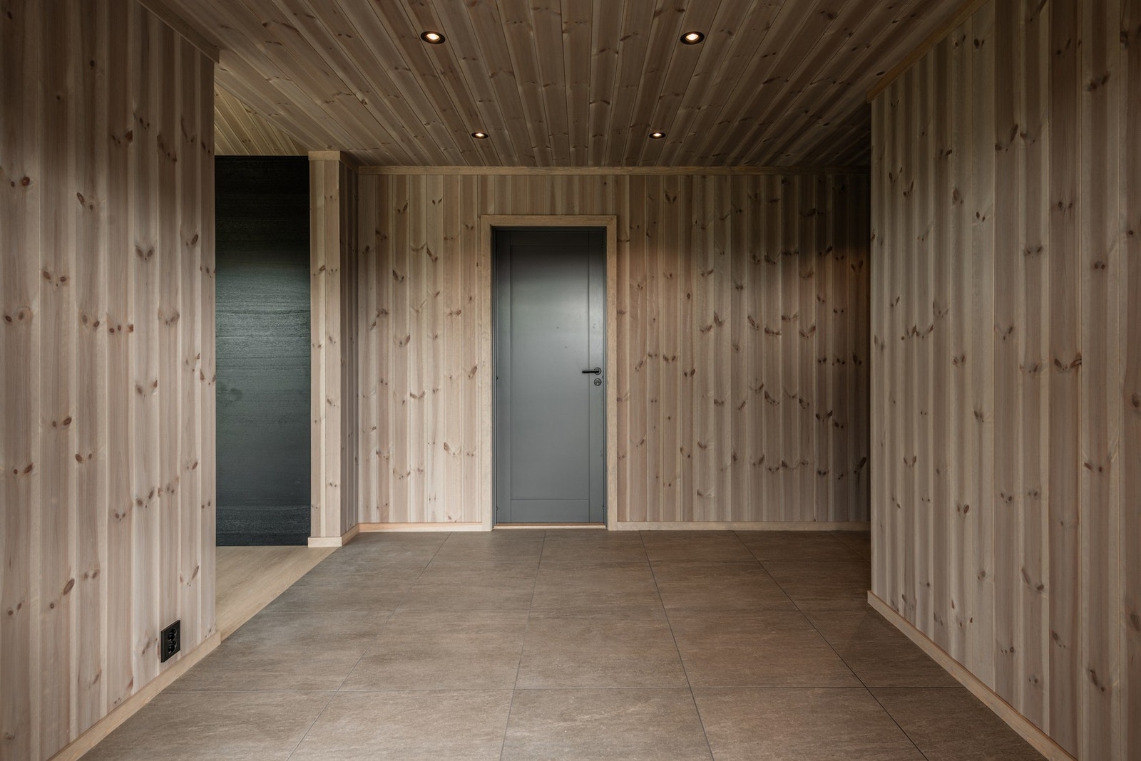 I entreen er det god plass til en garderobeløsning. Galleribilde