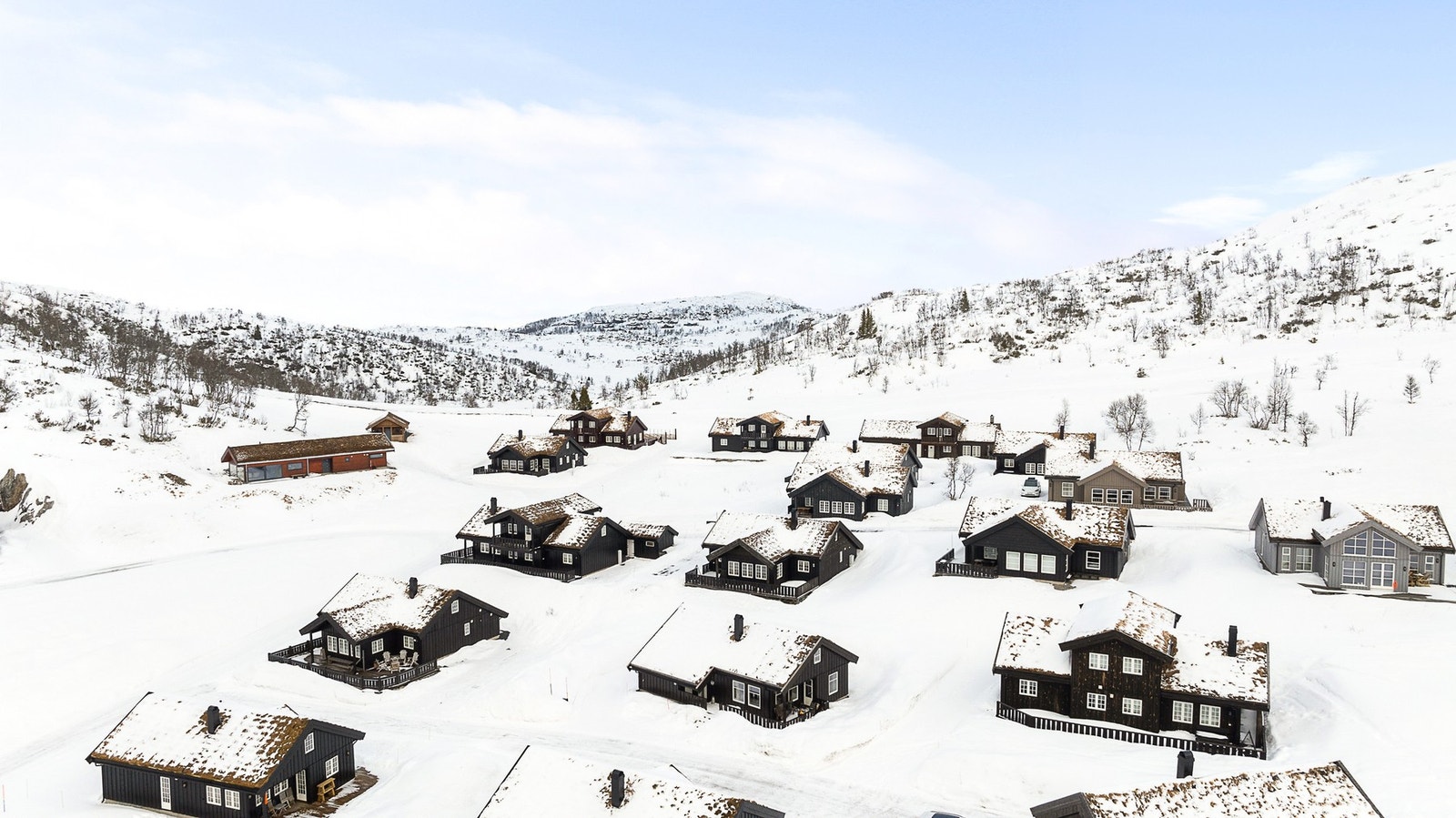 Eiendommen ligger like ved det vernede friluftsområdet Silkedalen, og man får en umiddelbar følelse av ro i kroppen når man er i dette området Galleribilde