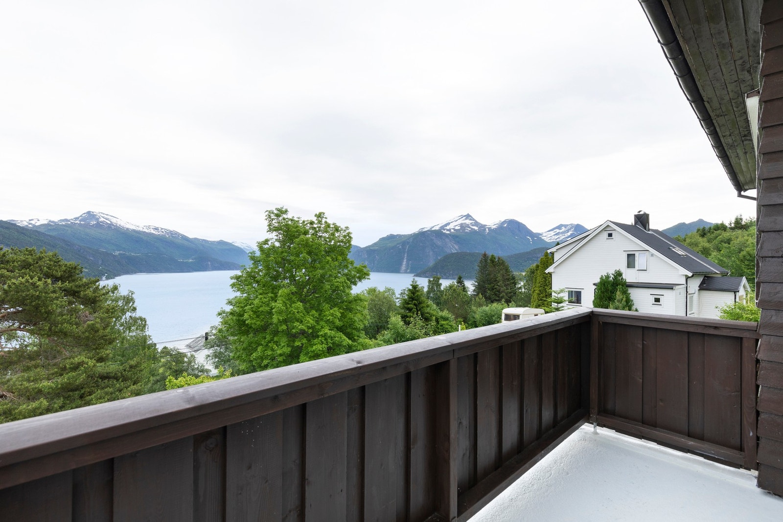 Fra verandaen er det gode sol- og utsiktsforhold Galleribilde