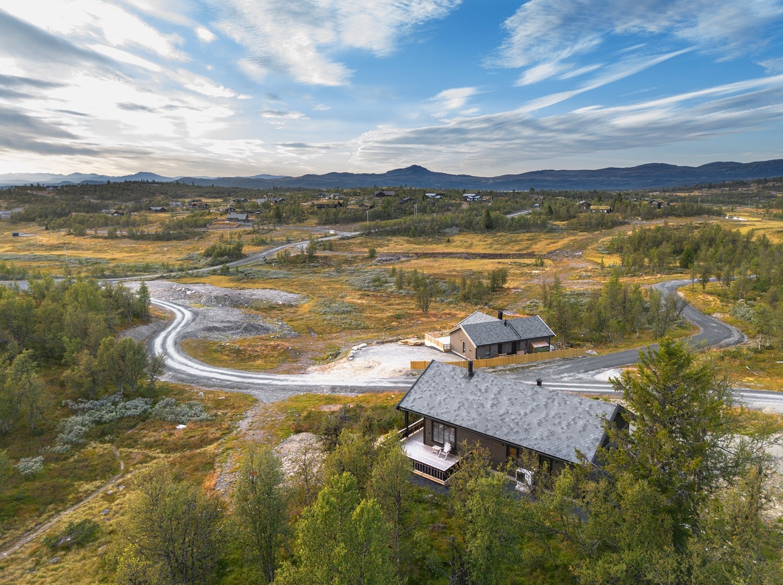 Feplassvegen 5 er beliggende fint til i et høystandard hytteområde på Lenningen i Etnedal kommune Galleribilde