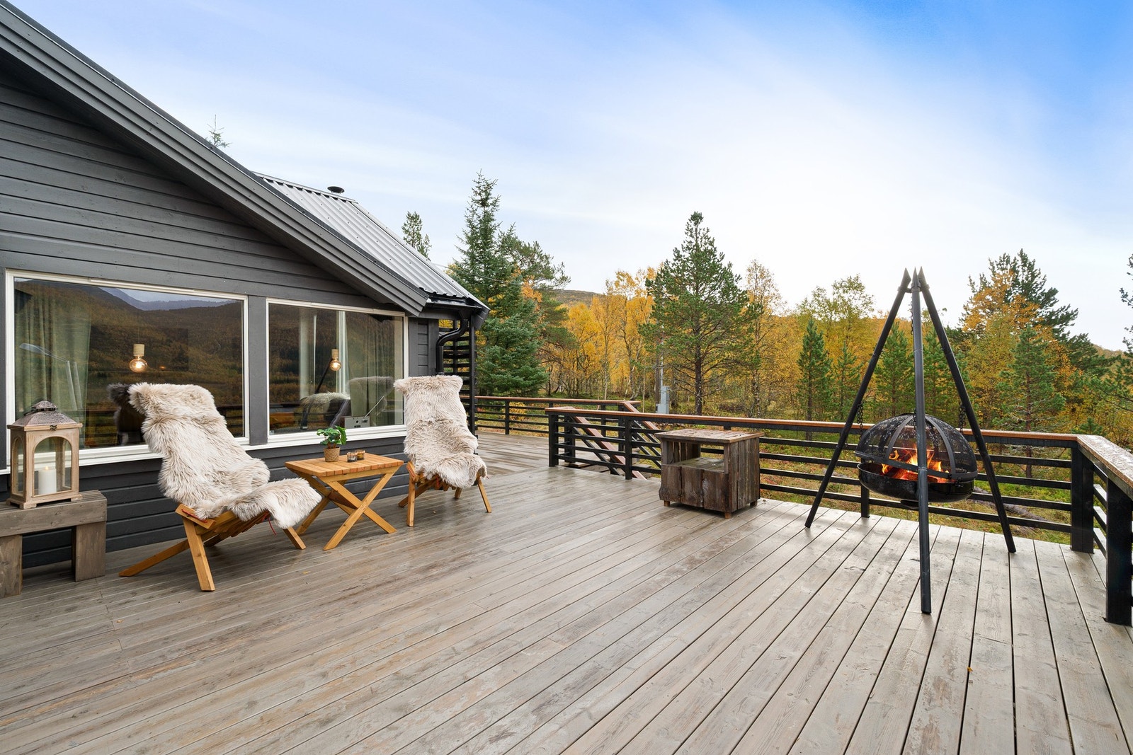 Uteområde med god plass til besøk fra venner og familie Galleribilde