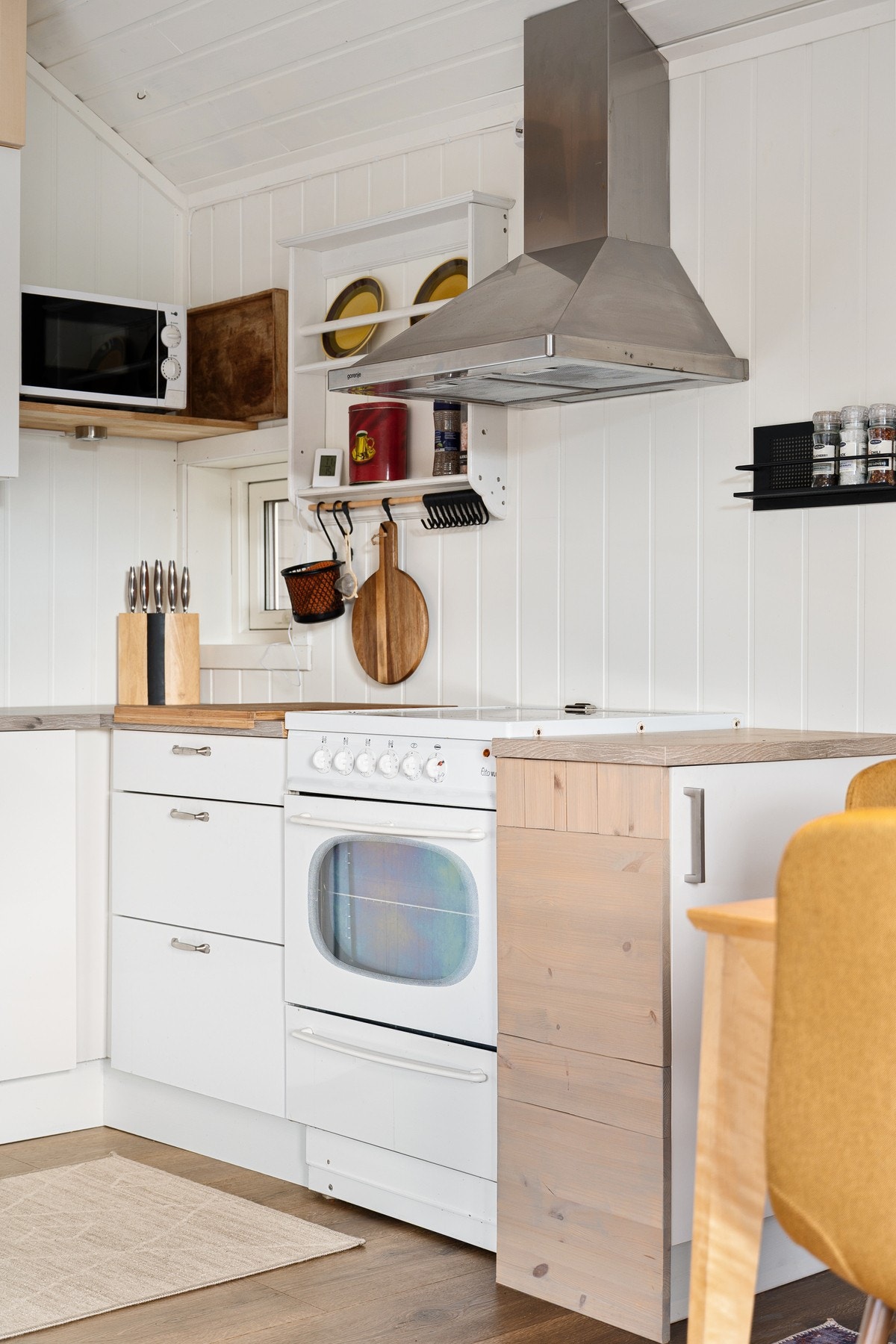 Opplegg for komfyr og avtrekk som går rett ut Galleribilde